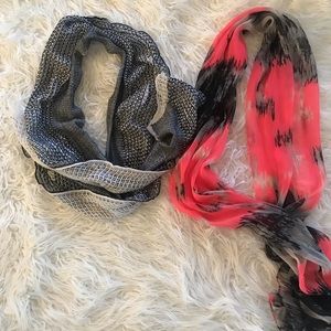 Lot of 2 scarves💰